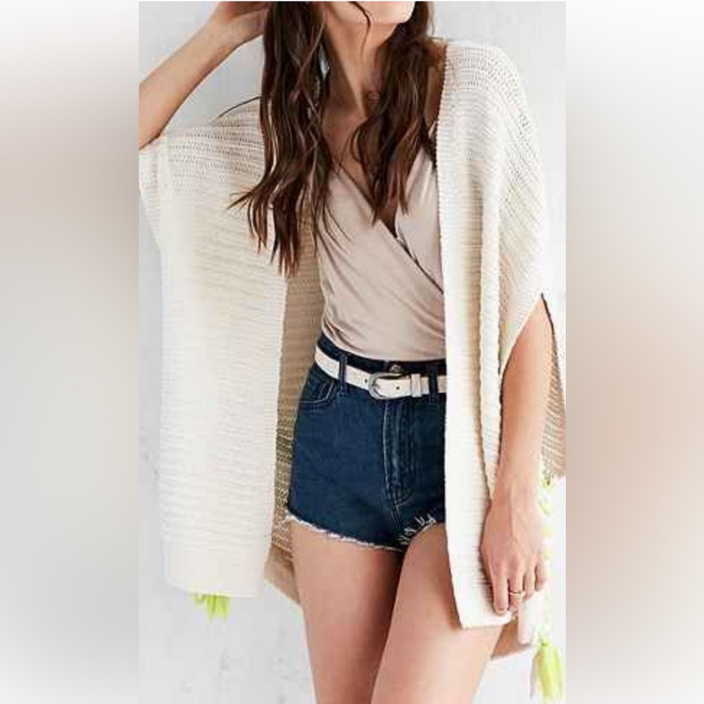 NWOT Urban Outfitters Ecote M/L Cream Cabana Tie Side Cardigan Poncho
